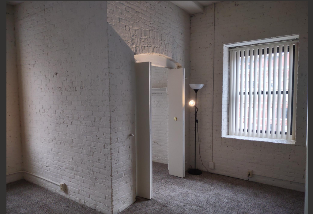 Marlboro Classic Apt & Redwood Square Image 163