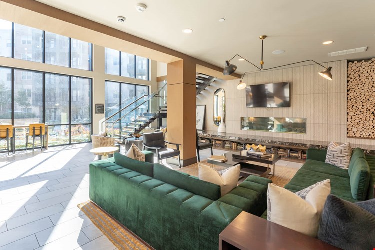 Olivian at the Realm Image 64