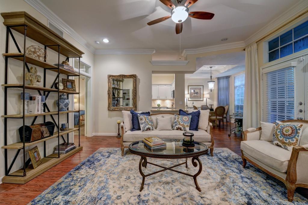 The Left Bank River Oaks Image 7