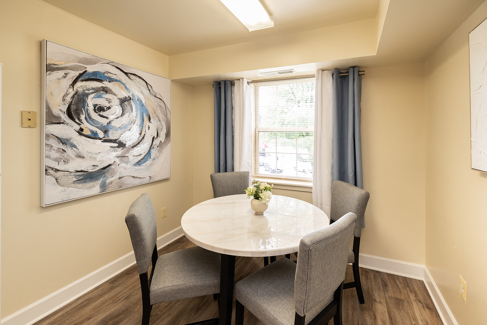 Woodridge Apartments Image 4