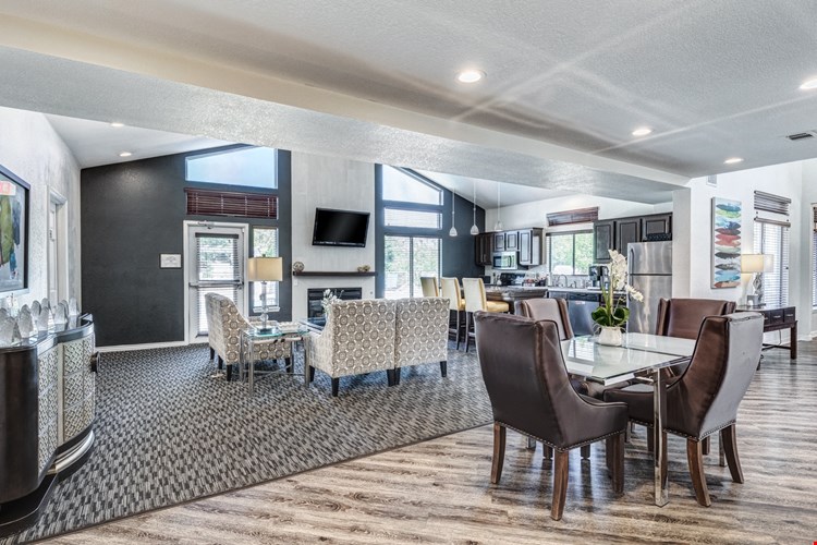 Pavilions at Silver Sage Apartments Image 6