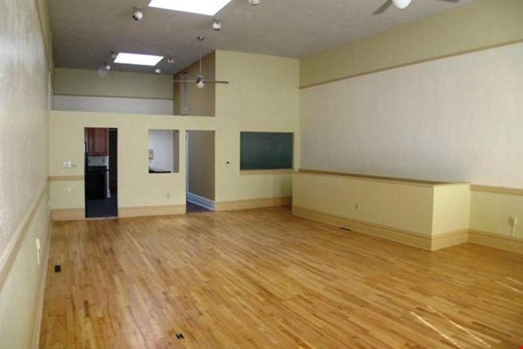 2715 Sarah Street - Loft Apartment Living Room