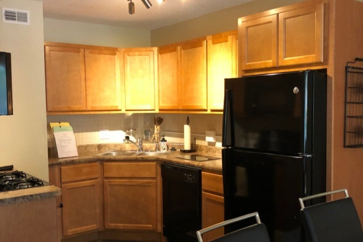 Cabana Club Apartments Image 3