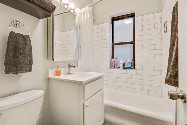 617-25 W. Melrose Image 12