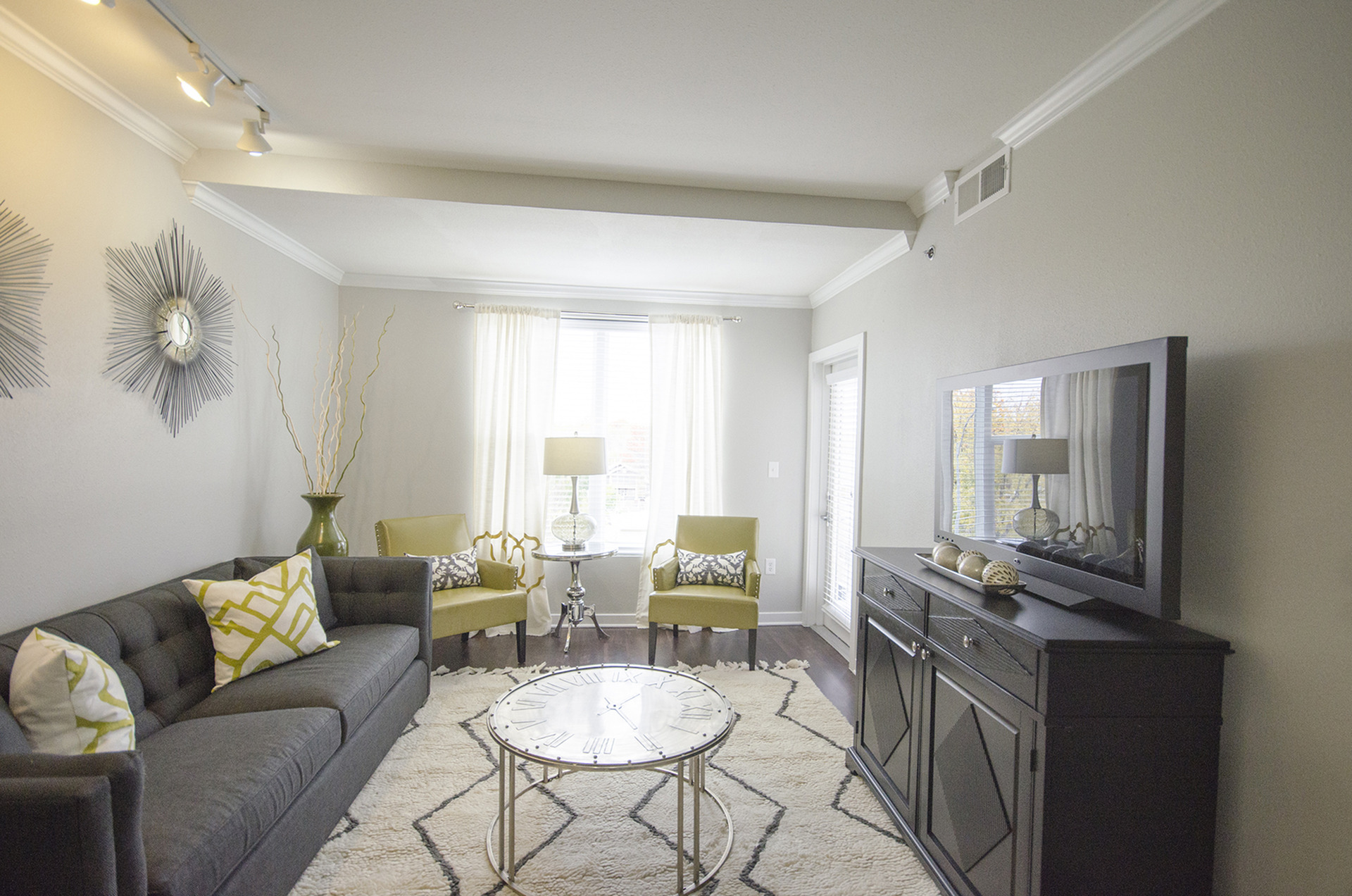 45 Madison Image 8