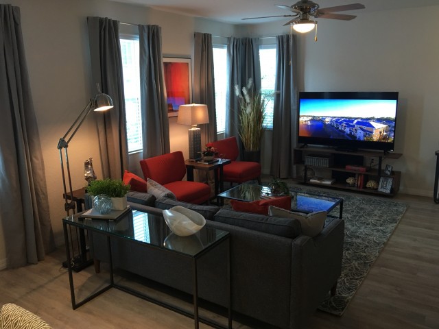 One Bedroom Banyan-Open Concept Living and Dining Room