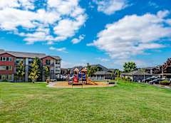 Four Lakes Apartments Image 6