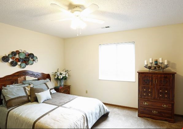 Lake Forest Apartments Image 14