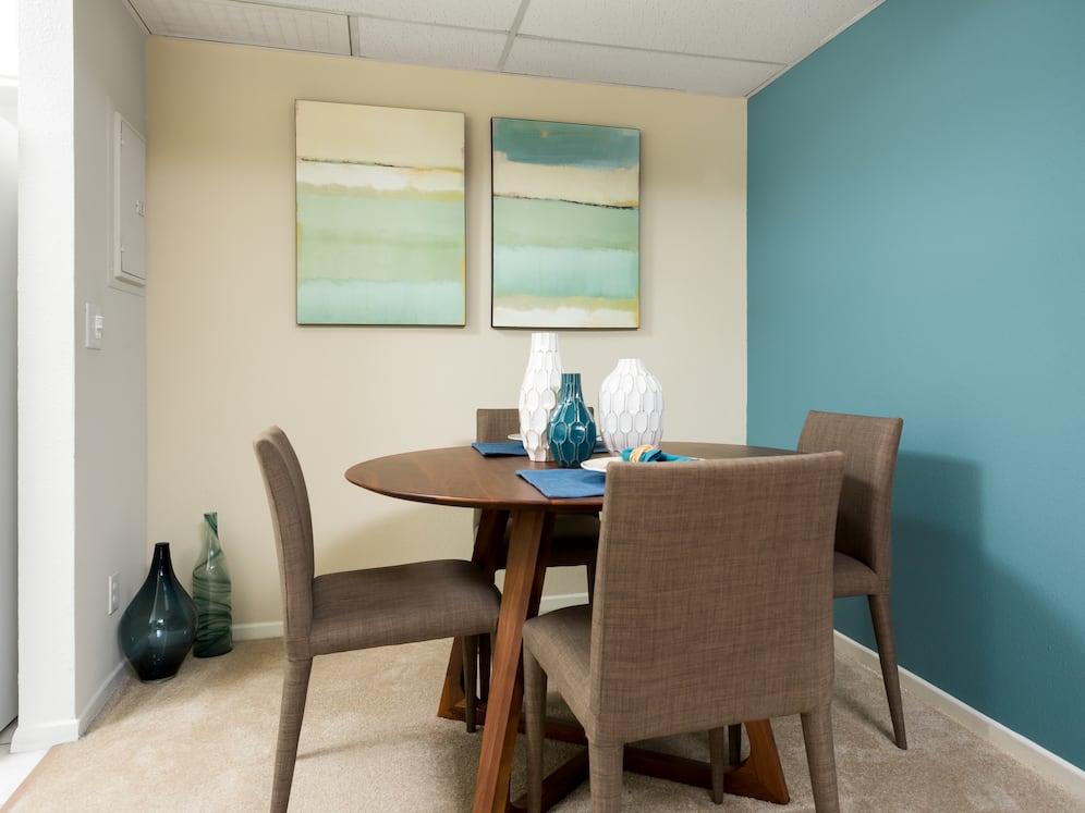 Classic dining room with carpet