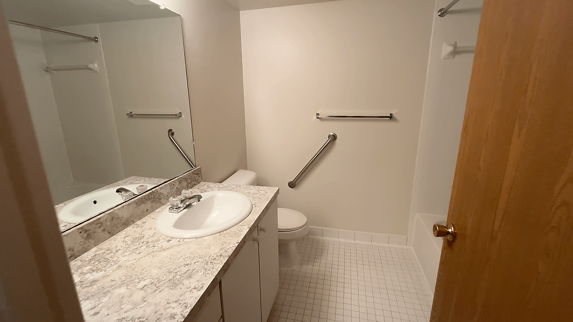 Lakeside Village Apartments Image 115