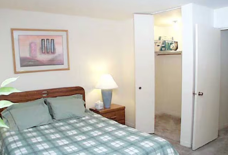 Kings Court Apartments Image 12