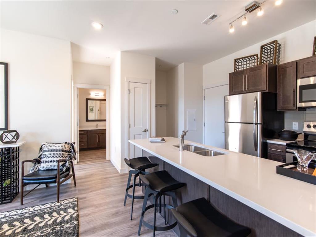 6 West Apartments Image 4