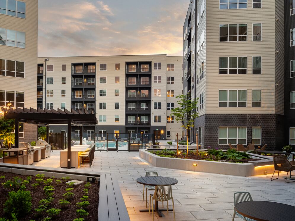 New West Phase - Courtyard with BBQ grills and picnic areas