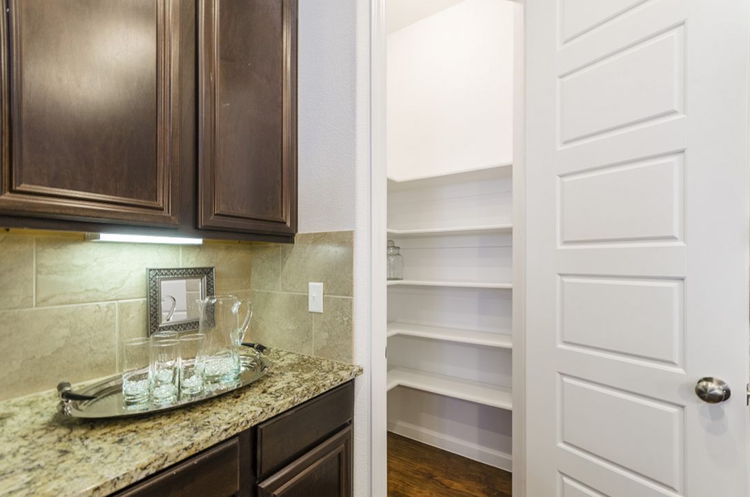 Berkshire Lakeway  Image 16