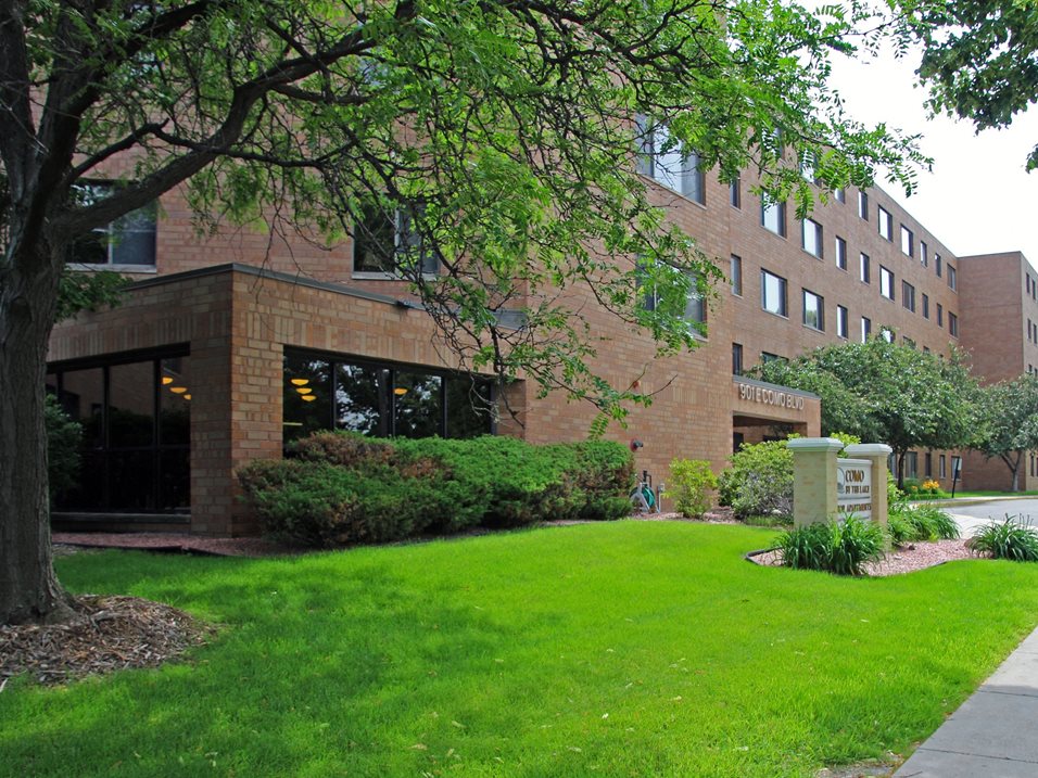 Como By The Lake Senior Apartments Image 1