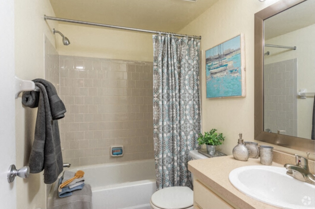 Bay Club Apartment Homes Image 8
