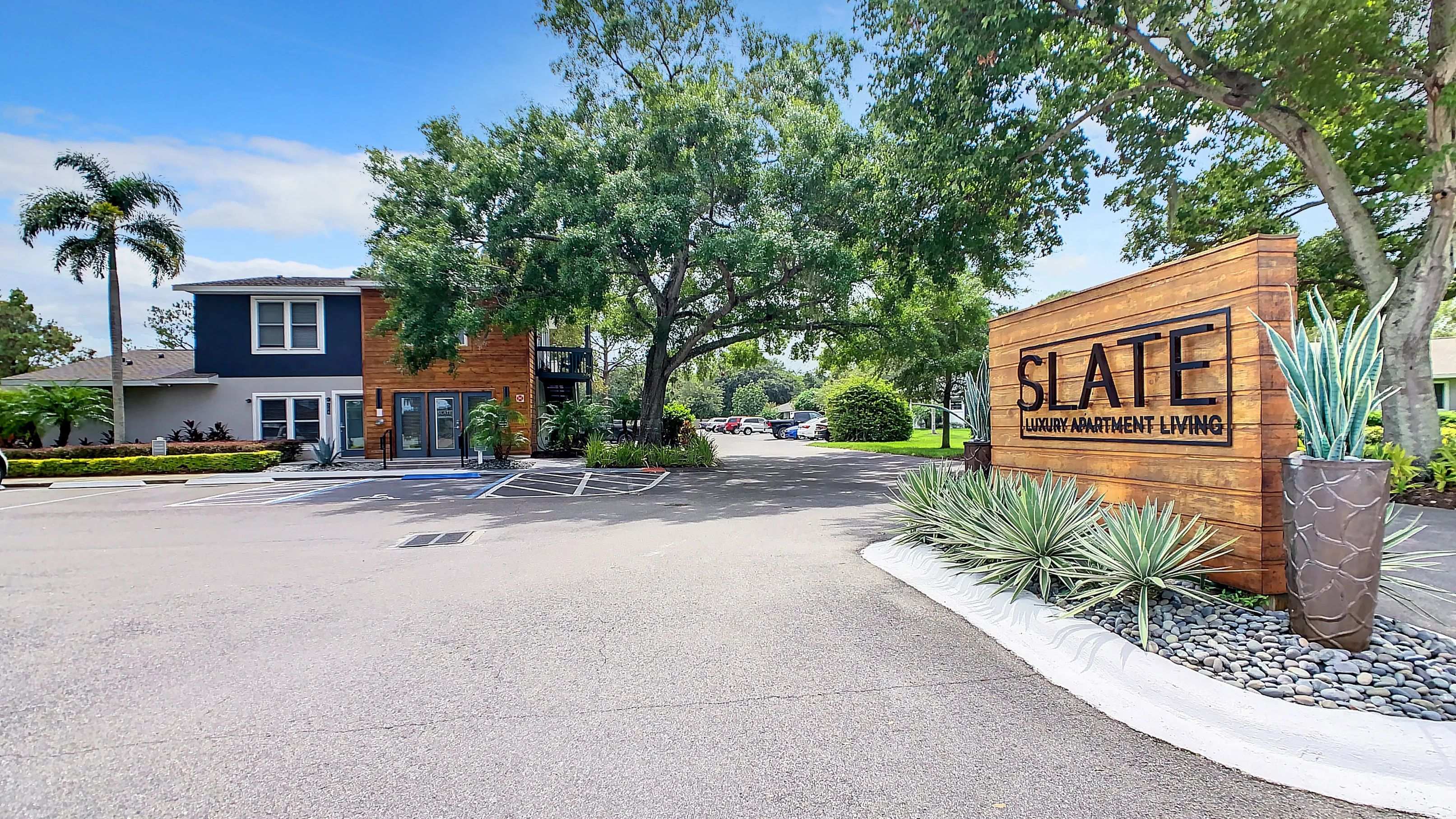 Welcome to Slate Luxury, offering one-and two-bedroom villas and townhomes in Winter Garden, Florida.