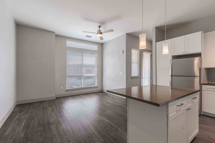 Encore Evans Station Apartments Image 22