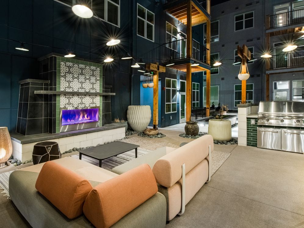 Pool courtyard lounge with bbq grills, fireplace and lounge seating