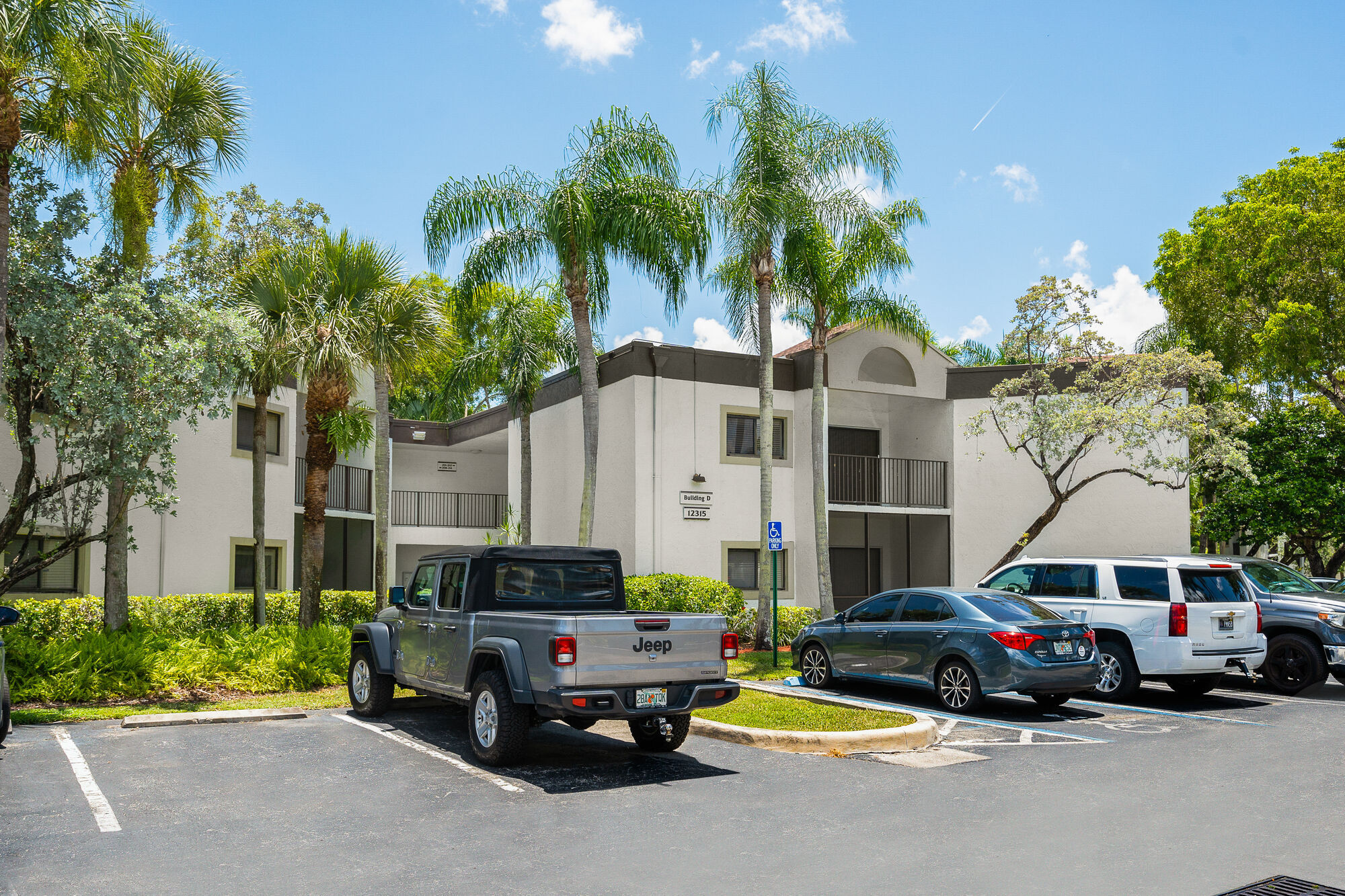 Emerald Palms Apartment Image 46