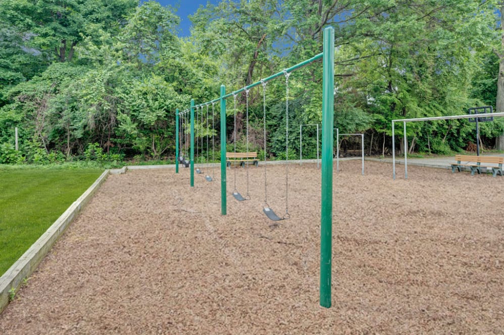 Riverdale Plaza Image 2