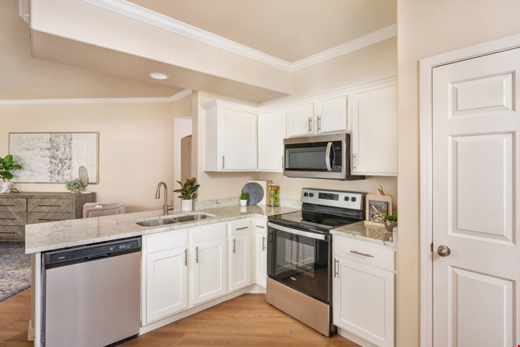 Villas On Hampton Avenue Image 21