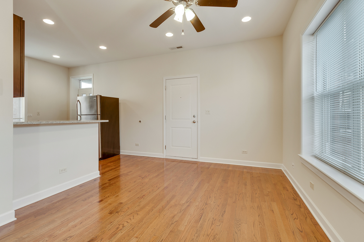 851-59 W. Cornelia Image 6