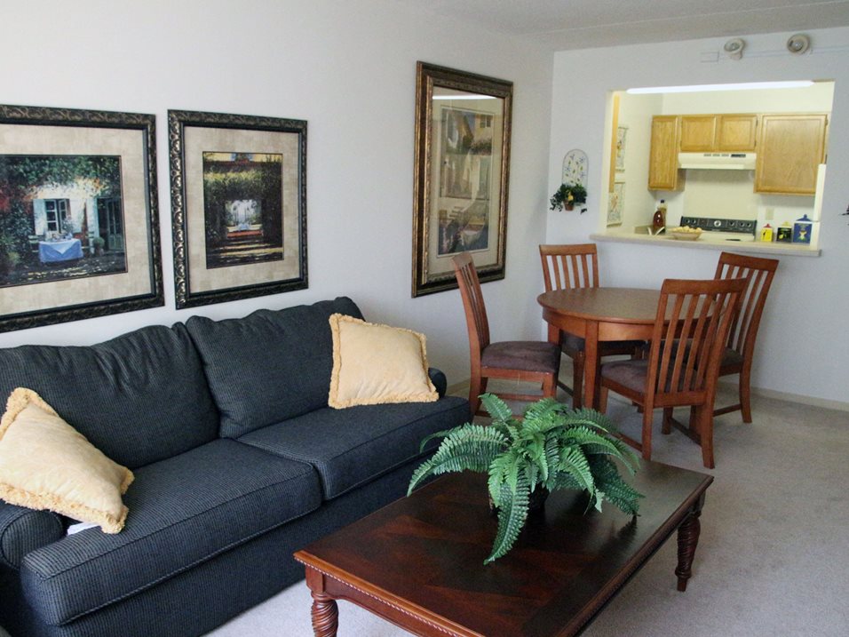 Como By The Lake Senior Apartments Image 4