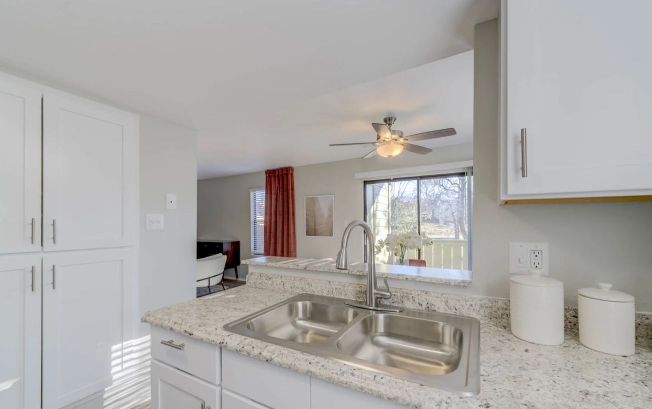 Lago Vista Apartments Image 7