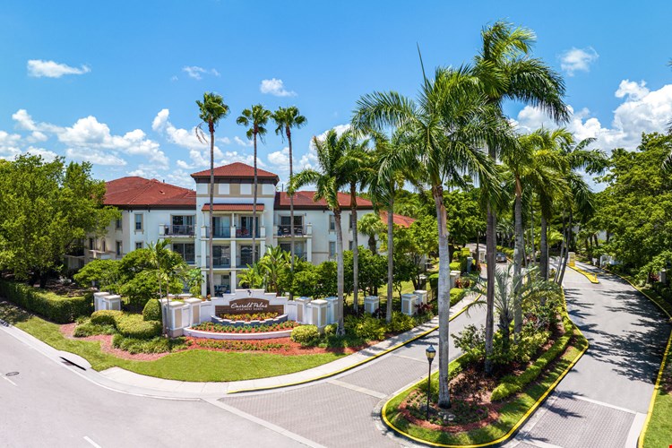 Emerald Palms Apartment Image 35