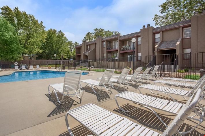 Fiesta Square Apts And Townhomes Overland Park