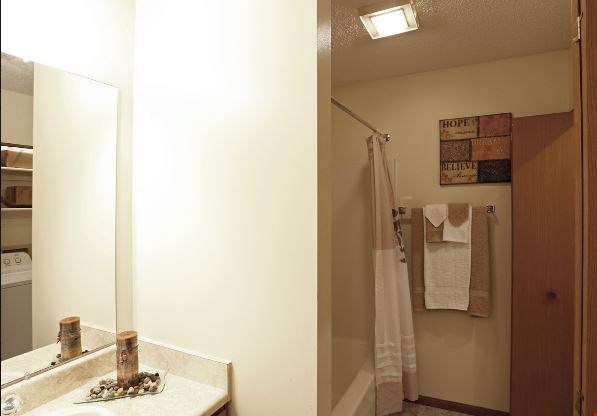 Lake Forest Apartments Image 16