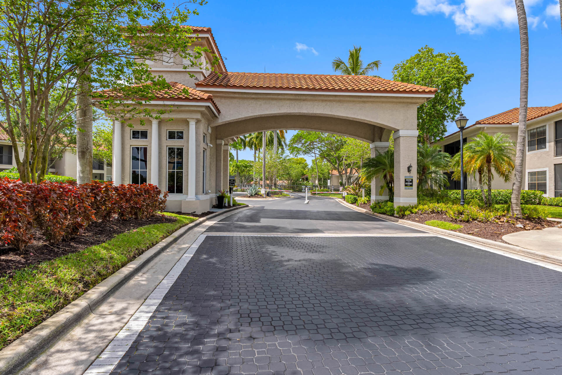 Mizner Court Image 30