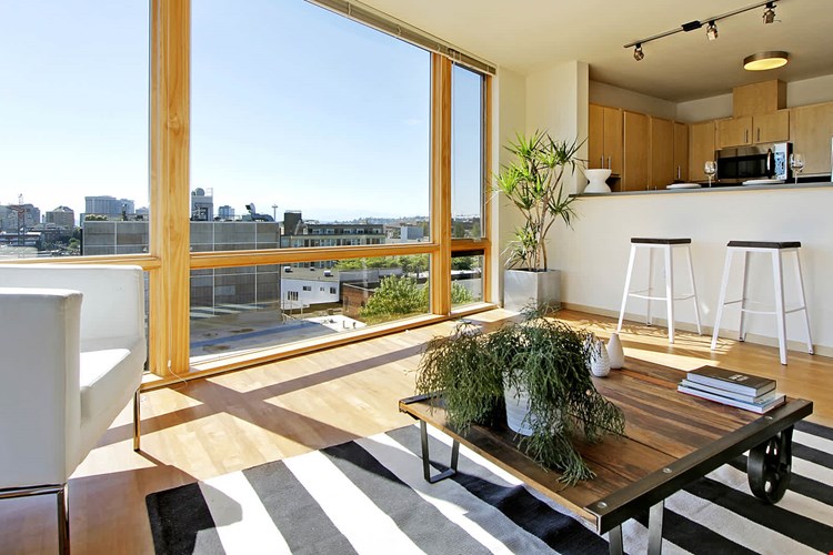 Chloe on Union Image 22