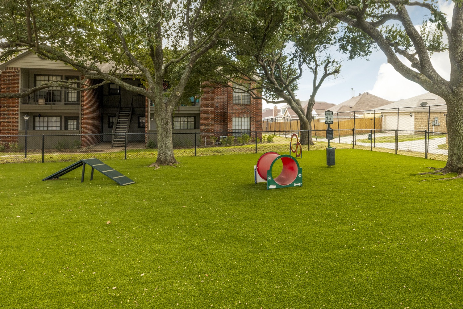 Mount Vernon Apartments | Desoto TX | Pet Park