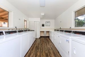 Villa Creek Apartment Homes Image 5