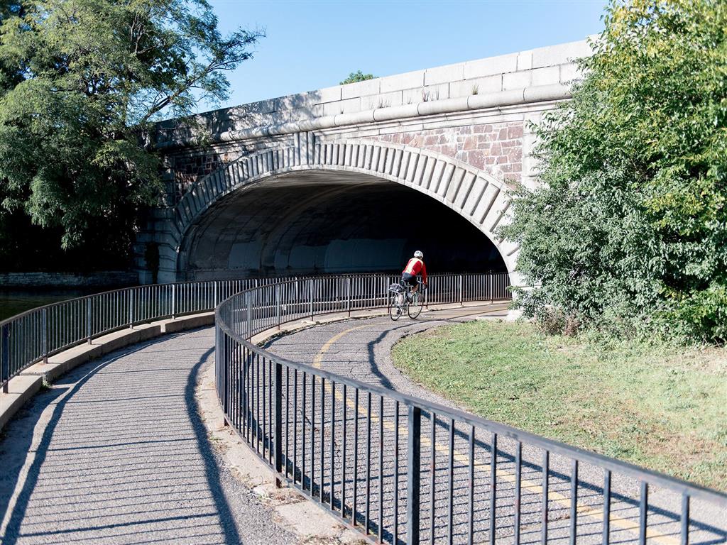 Foundry Lake Street Image 9