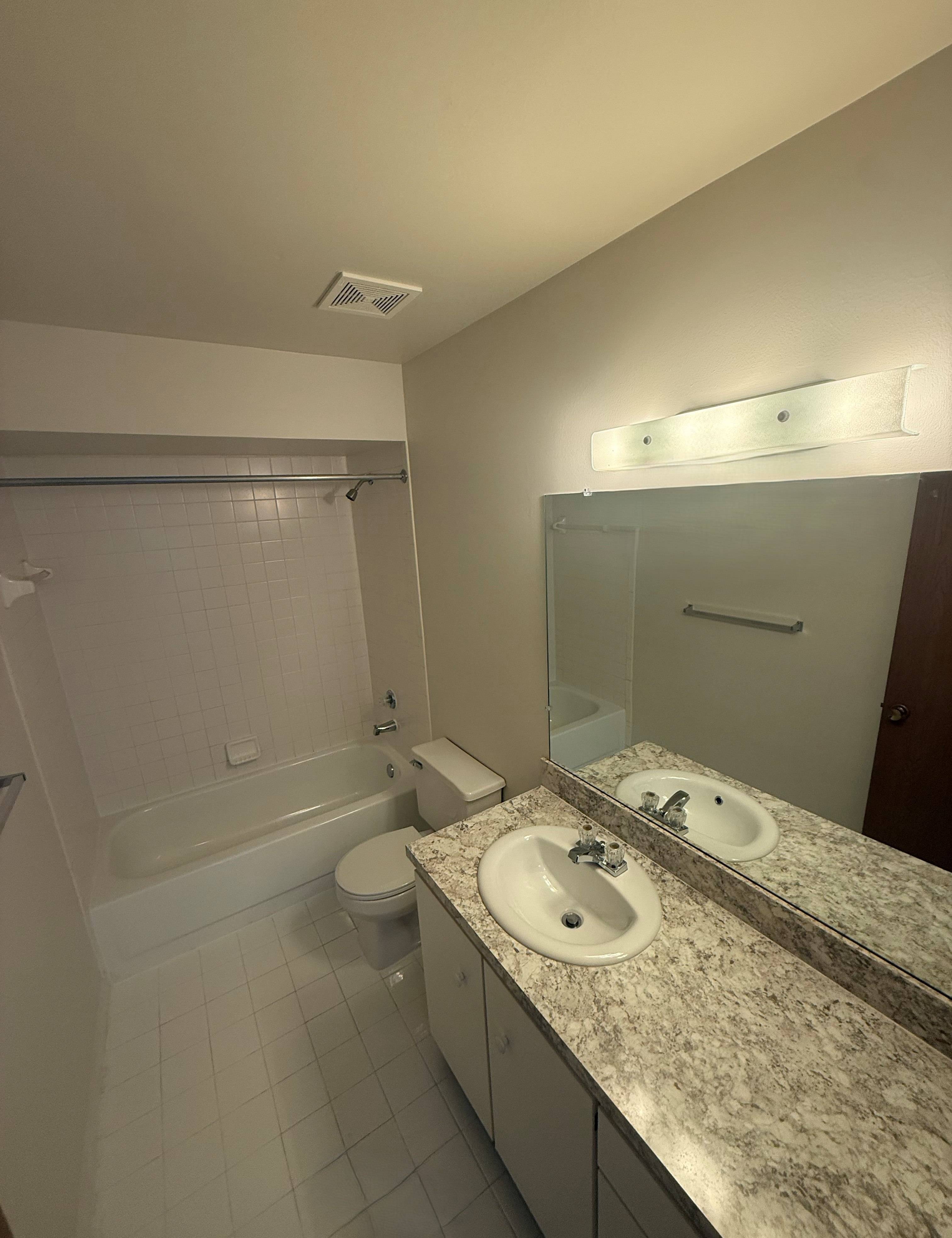 Lakeside Village Apartments Image 100