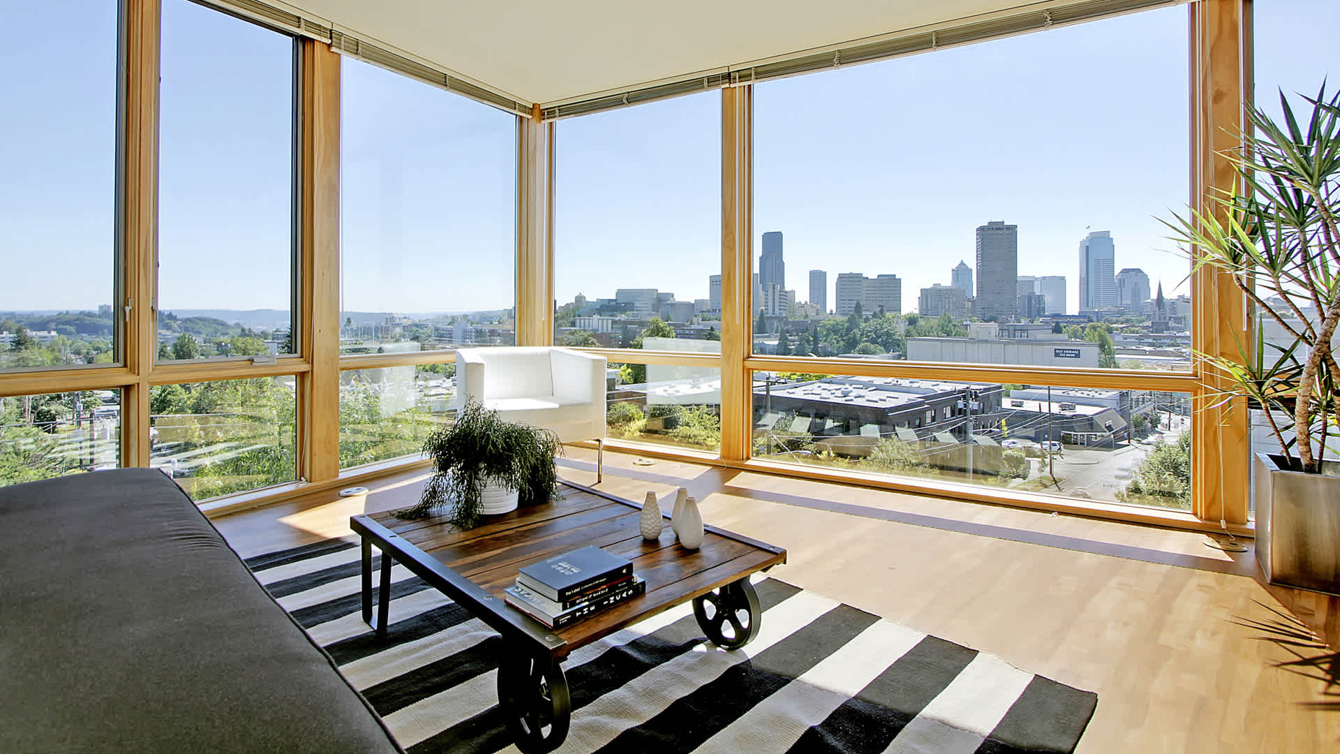 Chloe on Union Image 21