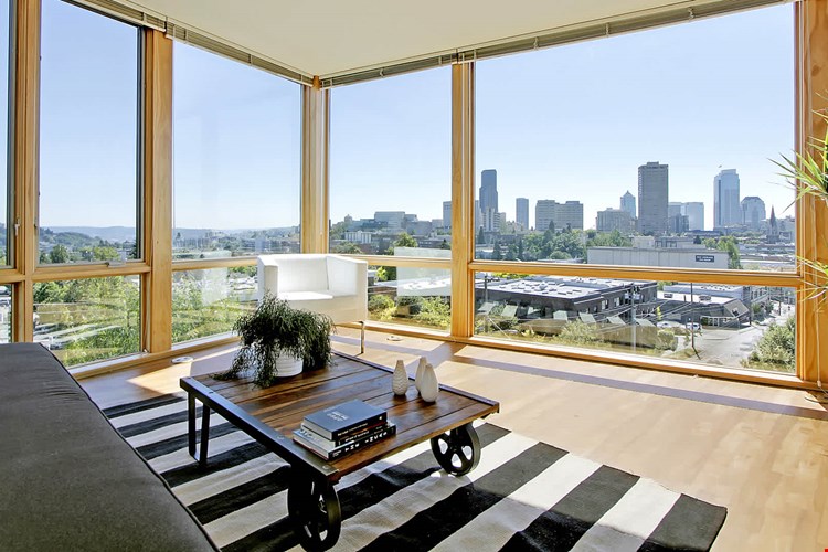 Chloe on Union Image 21