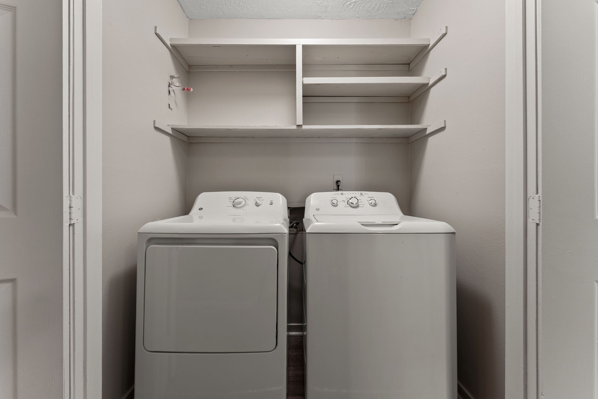 Linden (Renovated) - 2 Bed / 2 Bath - 1,100 Sq.Ft.