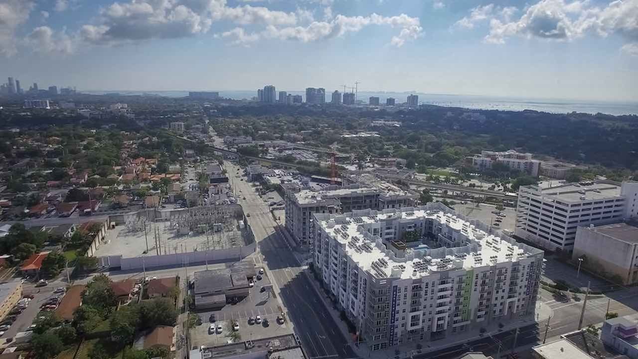 Minutes to Brickell, Downtown Miami, MIA and University of Miami,