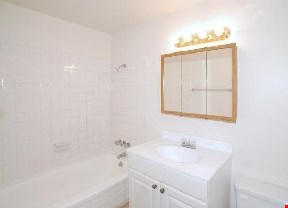 Greenwood Manor Image 10