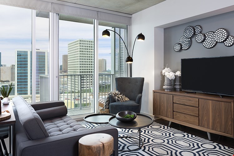 Skyhouse River Oaks Image 14