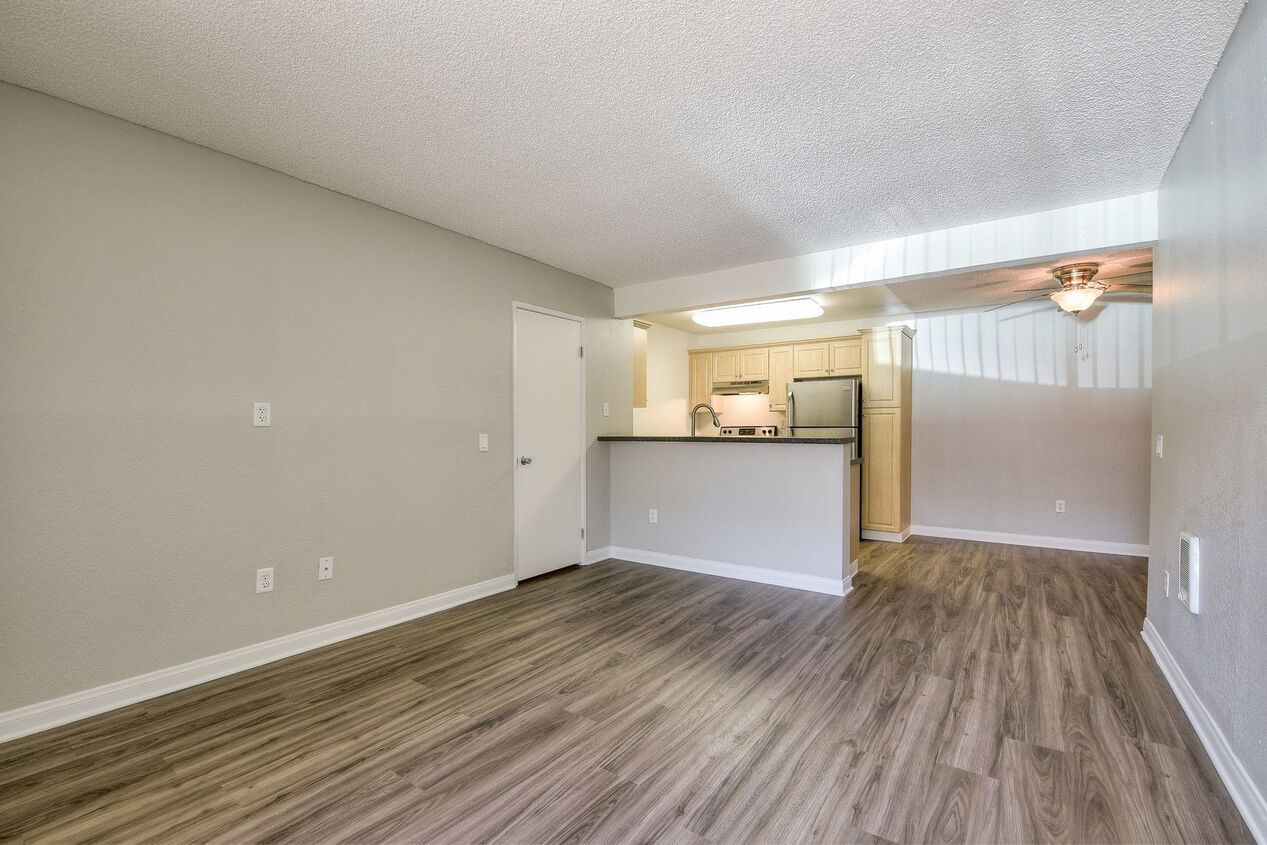 Skyline Apartments Image 10