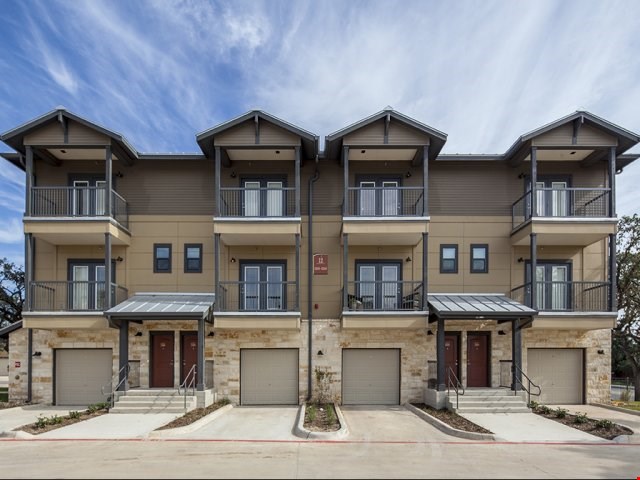 Platinum Shavano Oaks Apartments Image 21