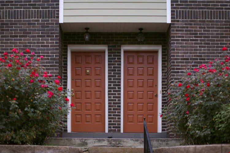 The Oaks on Bonhomme Image 9