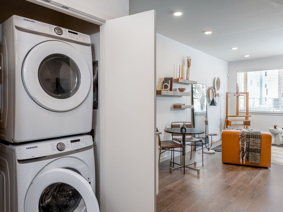 Scheme 1 Apartment with In-home Washer and Dryer