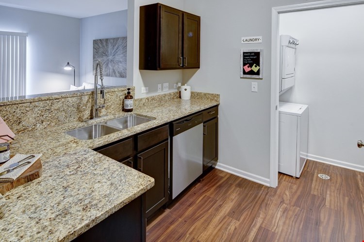 Algonquin Square Apartment Homes Image 3