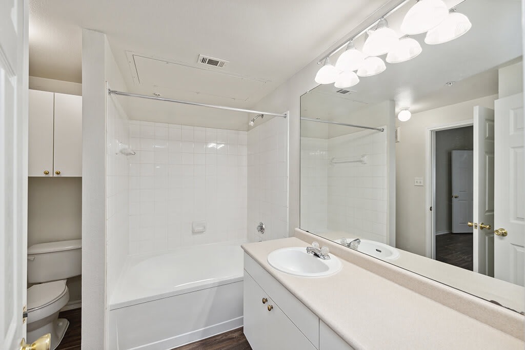 Tivoli Apartments Image 7